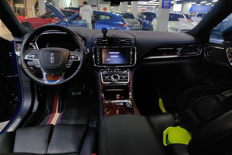 Used Lincoln Continental 2019 2.0T Two-Wheel Drive Prestige Version China VI Standard Center Console