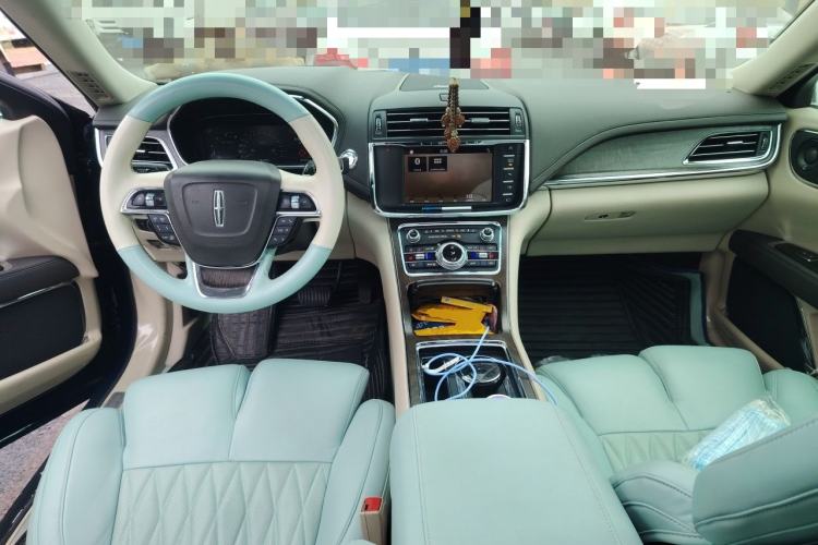 Used Lincoln Continental 2019 2.0T Two-Wheel Drive Prestige Version China VI Standard Center Console