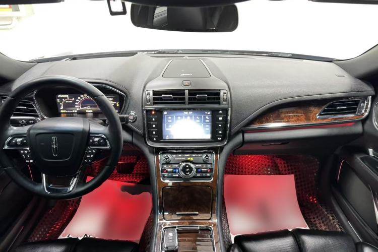 Used Lincoln Continental 2019 2.0T Two-Wheel Drive Prestige Version China VI Standard Center Console