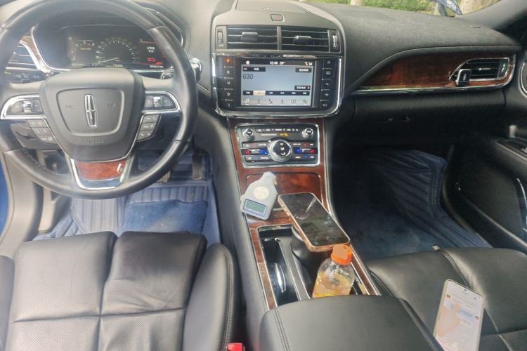 Used Lincoln Continental 2019 2.0T Two-Wheel Drive Prestige Version China VI Standard Center Console