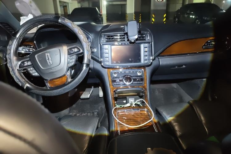 Used Lincoln Continental 2019 2.0T Two-Wheel Drive Prestige Version China VI Standard Center Console