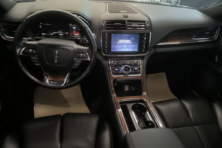 Used Lincoln Continental 2019 2.0T Two-Wheel Drive Prestige Version China VI Standard Center Console