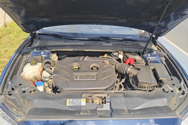 Used Lincoln Continental 2019 2.0T Two-Wheel Drive Prestige Version China VI Standard Engine Bay