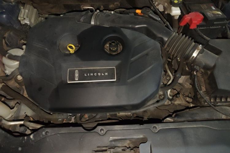 Used Lincoln Continental 2019 2.0T Two-Wheel Drive Prestige Version China VI Standard Engine Bay