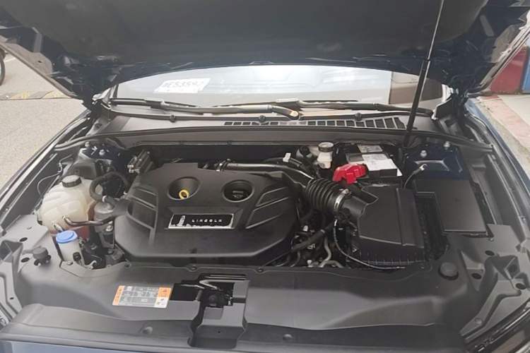 Used Lincoln Continental 2019 2.0T Two-Wheel Drive Prestige Version China VI Standard Engine Bay