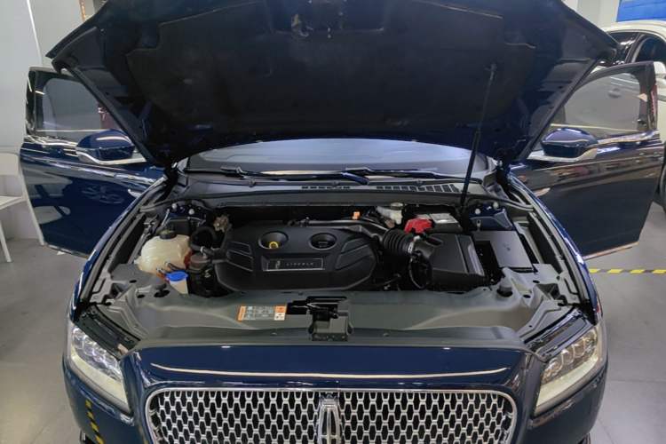 Used Lincoln Continental 2019 2.0T Two-Wheel Drive Prestige Version China VI Standard Engine Bay