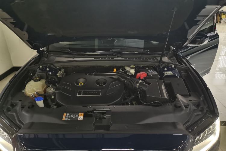 Used Lincoln Continental 2019 2.0T Two-Wheel Drive Prestige Version China VI Standard Engine Bay