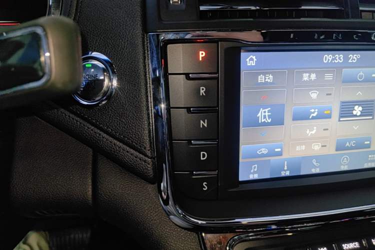 Used Lincoln Continental 2019 2.0T Two-Wheel Drive Prestige Version China VI Standard Gear Lever