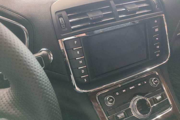 Used Lincoln Continental 2019 2.0T Two-Wheel Drive Prestige Version China VI Standard Gear Lever