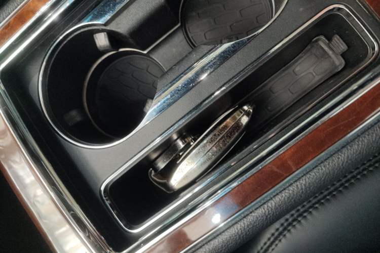 Used Lincoln Continental 2019 2.0T Two-Wheel Drive Prestige Version China VI Standard Interior 1