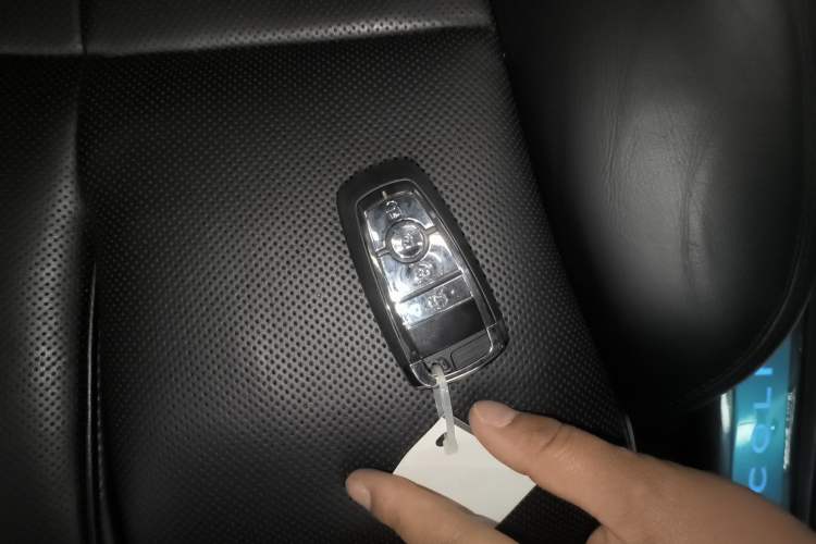 Used Lincoln Continental 2019 2.0T Two-Wheel Drive Prestige Version China VI Standard Interior 1