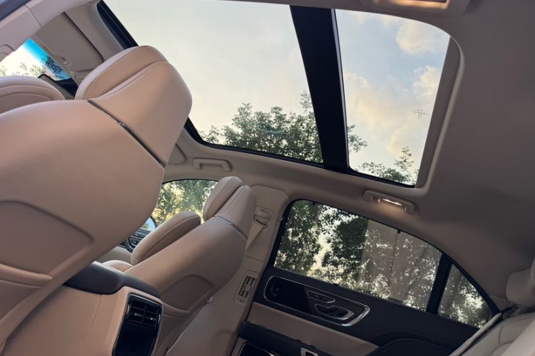 Used Lincoln Continental 2019 2.0T Two-Wheel Drive Prestige Version China VI Standard Interior 5