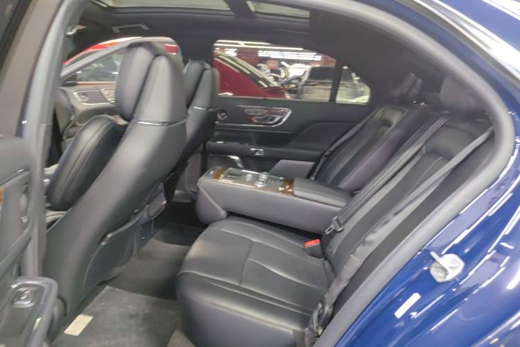 Used Lincoln Continental 2019 2.0T Two-Wheel Drive Prestige Version China VI Standard Left Rear Seat