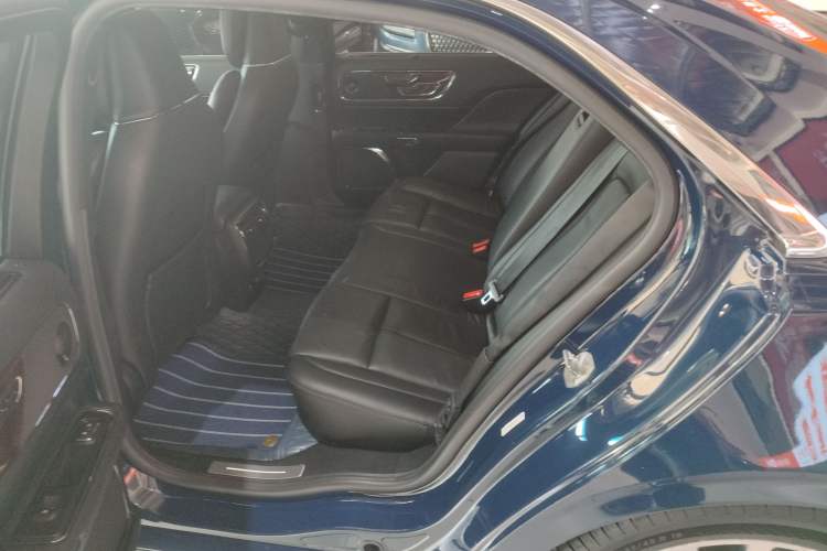 Used Lincoln Continental 2019 2.0T Two-Wheel Drive Prestige Version China VI Standard Left Rear Seat