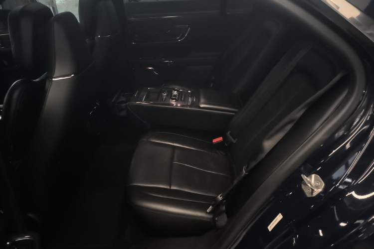 Used Lincoln Continental 2019 2.0T Two-Wheel Drive Prestige Version China VI Standard Left Rear Seat