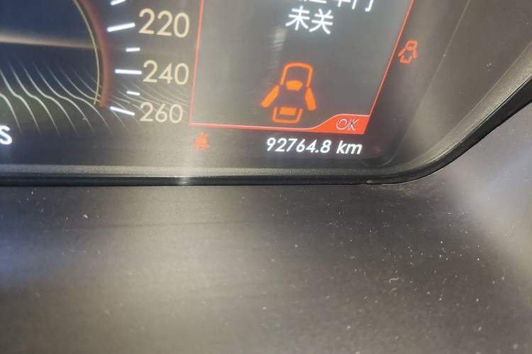 Used Lincoln Continental 2019 2.0T Two-Wheel Drive Prestige Version China VI Standard Odometer Close Up