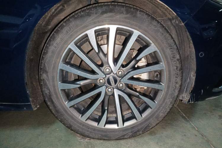 Used Lincoln Continental 2019 2.0T Two-Wheel Drive Prestige Version China VI Standard Right Front Wheel Hub