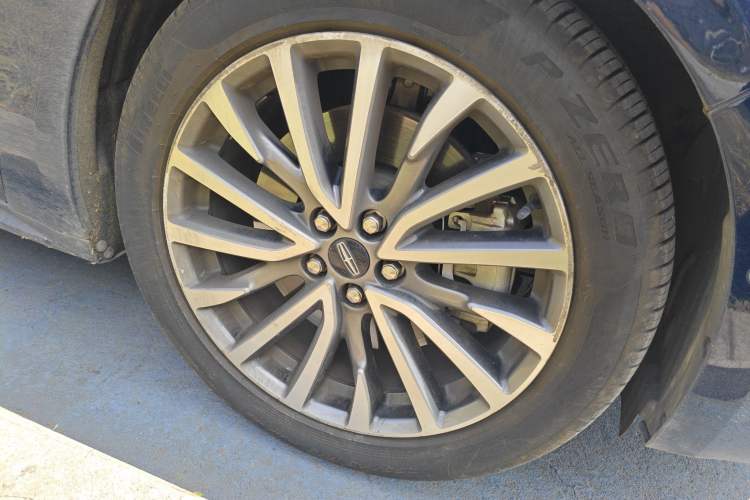 Used Lincoln Continental 2019 2.0T Two-Wheel Drive Prestige Version China VI Standard Right Front Wheel Hub