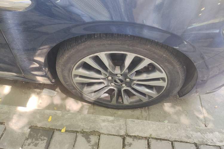 Used Lincoln Continental 2019 2.0T Two-Wheel Drive Prestige Version China VI Standard Right Front Wheel Hub