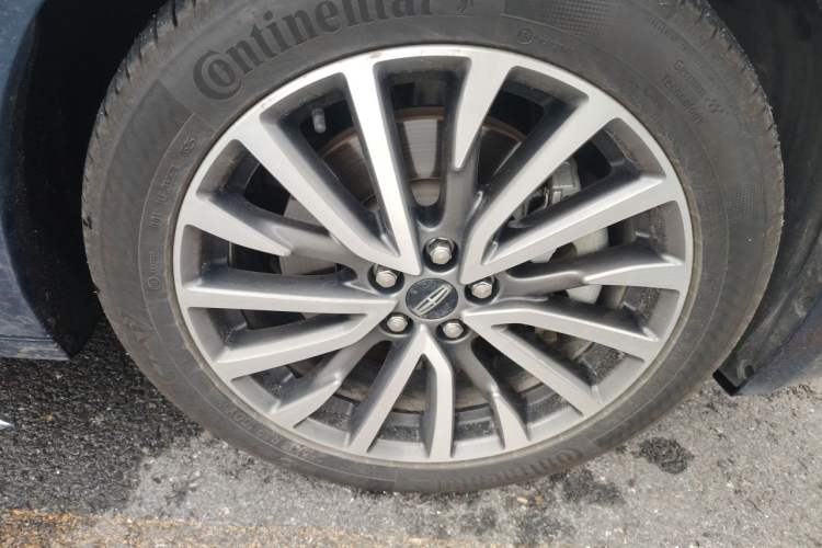 Used Lincoln Continental 2019 2.0T Two-Wheel Drive Prestige Version China VI Standard Right Front Wheel Hub