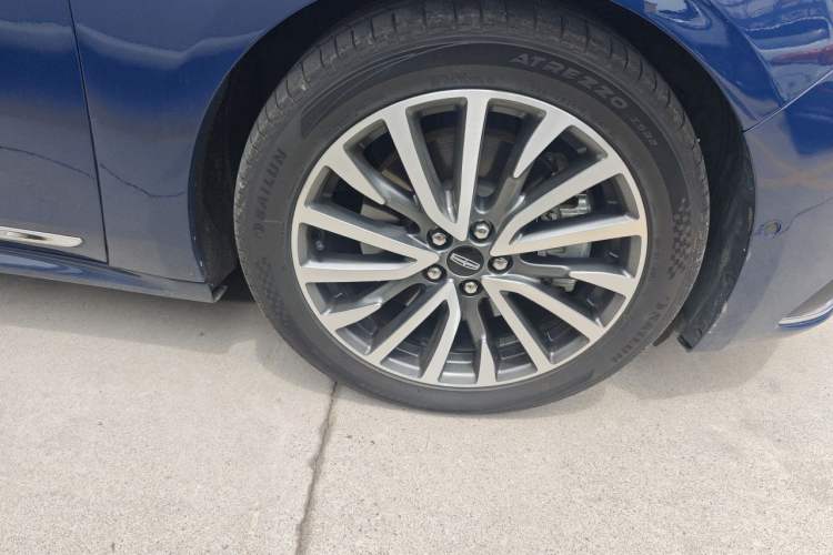 Used Lincoln Continental 2019 2.0T Two-Wheel Drive Prestige Version China VI Standard Right Front Wheel Hub