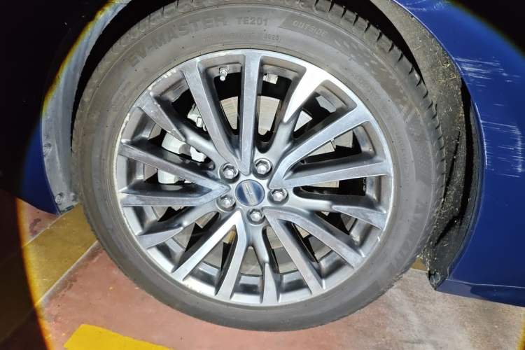Used Lincoln Continental 2019 2.0T Two-Wheel Drive Prestige Version China VI Standard Right Front Wheel Hub