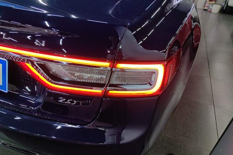 Used Lincoln Continental 2019 2.0T Two-Wheel Drive Prestige Version China VI Standard Right Rear Taillight