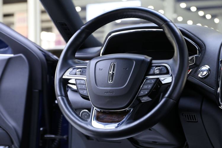 Used Lincoln Continental 2019 2.0T Two-Wheel Drive Prestige Version China VI Standard Steering Wheel