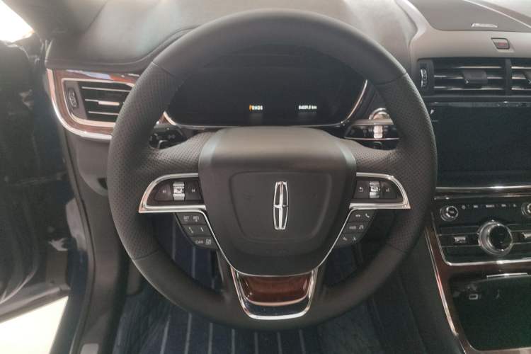 Used Lincoln Continental 2019 2.0T Two-Wheel Drive Prestige Version China VI Standard Steering Wheel
