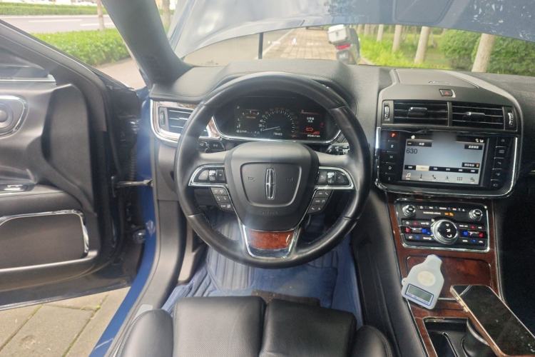 Used Lincoln Continental 2019 2.0T Two-Wheel Drive Prestige Version China VI Standard Steering Wheel
