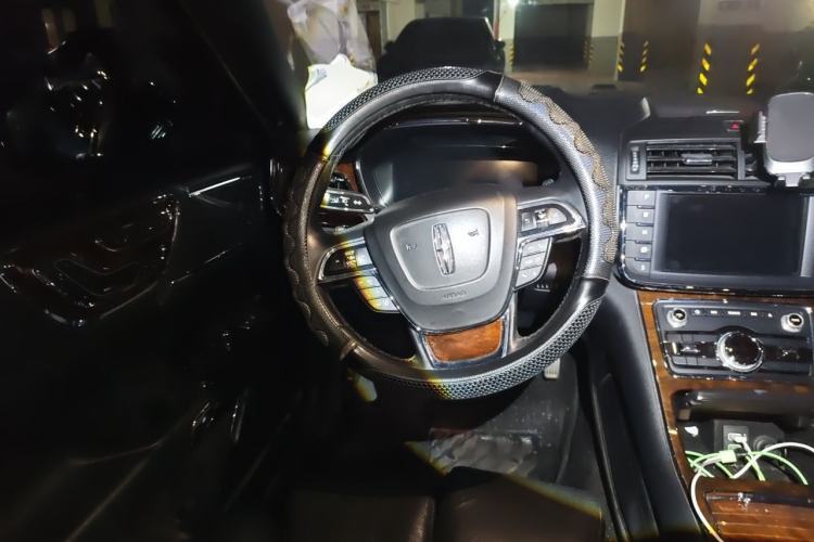 Used Lincoln Continental 2019 2.0T Two-Wheel Drive Prestige Version China VI Standard Steering Wheel