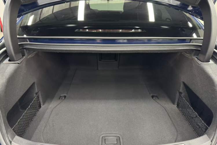 Used Lincoln Continental 2019 2.0T Two-Wheel Drive Prestige Version China VI Standard Trunk