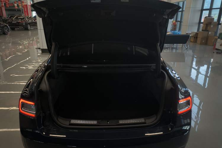 Used Lincoln Continental 2019 2.0T Two-Wheel Drive Prestige Version China VI Standard Trunk