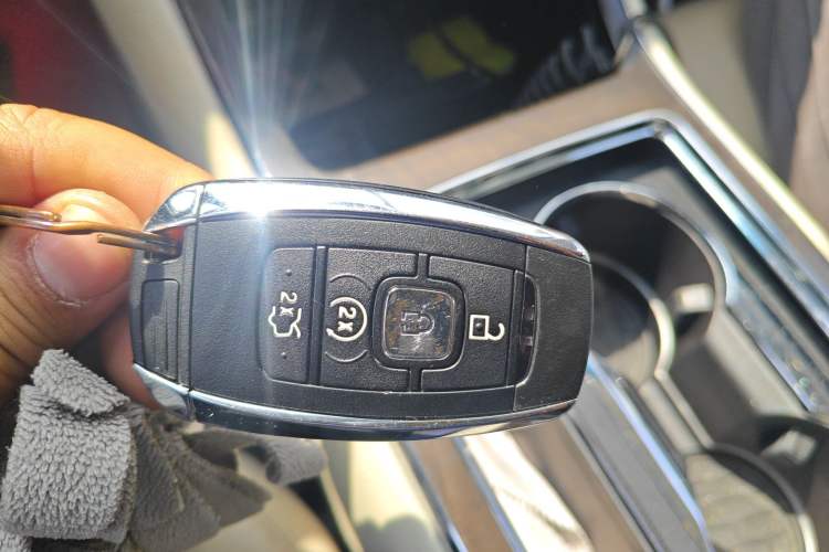 Used Lincoln Continental 2019 2.0T Two-Wheel Drive Prestige Version China VI Standard Vehicle Key