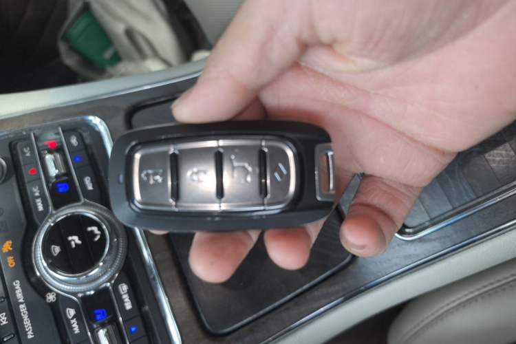Used Lincoln Continental 2019 2.0T Two-Wheel Drive Prestige Version China VI Standard Vehicle Key