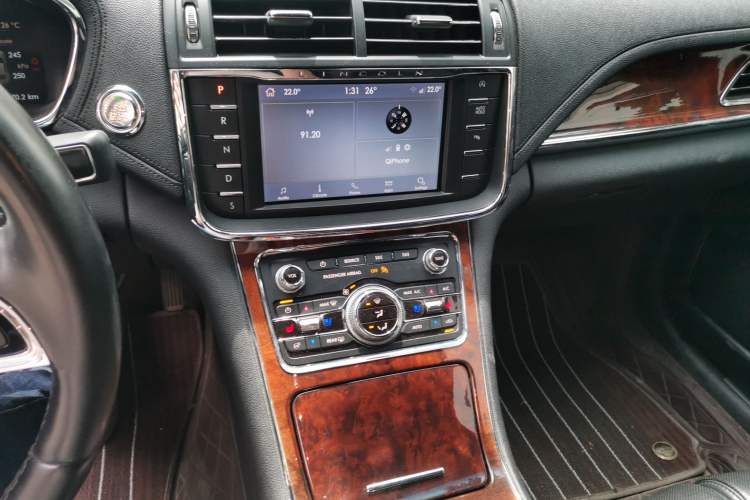 Used Lincoln Continental 2019 2.0T Two-Wheel Drive Luxury Edition China VI Standard Audio And AC Panel