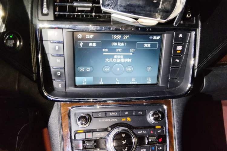 Used Lincoln Continental 2019 2.0T Two-Wheel Drive Luxury Edition China VI Standard Audio And AC Panel
