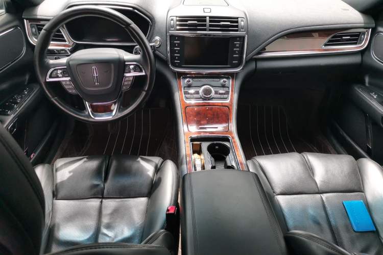 Used Lincoln Continental 2019 2.0T Two-Wheel Drive Luxury Edition China VI Standard Center Console