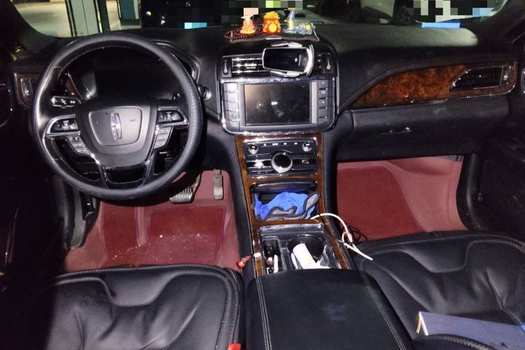 Used Lincoln Continental 2019 2.0T Two-Wheel Drive Luxury Edition China VI Standard Center Console