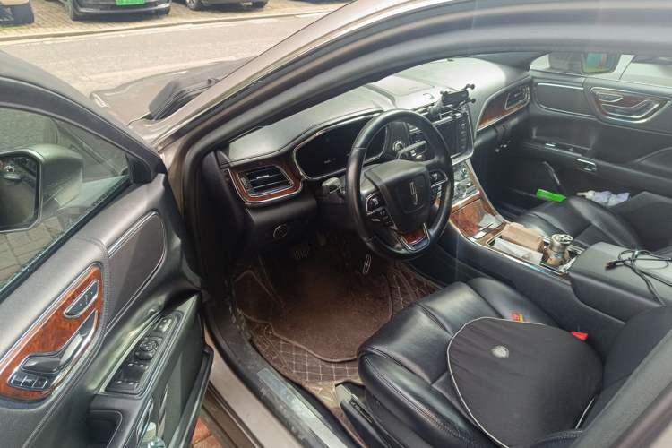 Used Lincoln Continental 2019 2.0T Two-Wheel Drive Luxury Edition China VI Standard Driver Seat