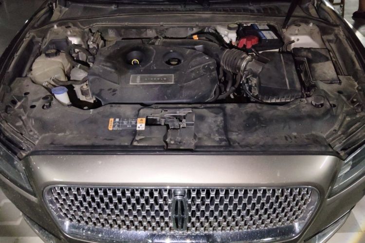 Used Lincoln Continental 2019 2.0T Two-Wheel Drive Luxury Edition China VI Standard Engine Bay