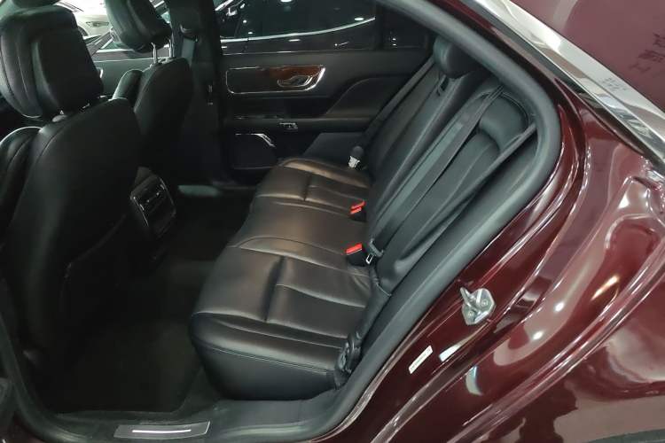Used Lincoln Continental 2019 2.0T Two-Wheel Drive Luxury Edition China VI Standard Interior 1