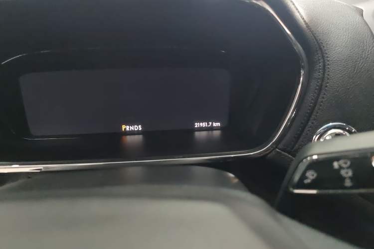 Used Lincoln Continental 2019 2.0T Two-Wheel Drive Luxury Edition China VI Standard Odometer Close Up