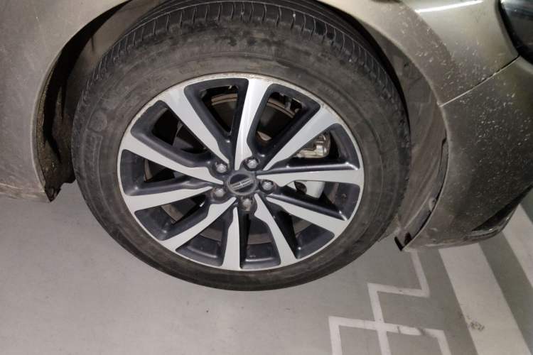 Used Lincoln Continental 2019 2.0T Two-Wheel Drive Luxury Edition China VI Standard Right Front Wheel Hub