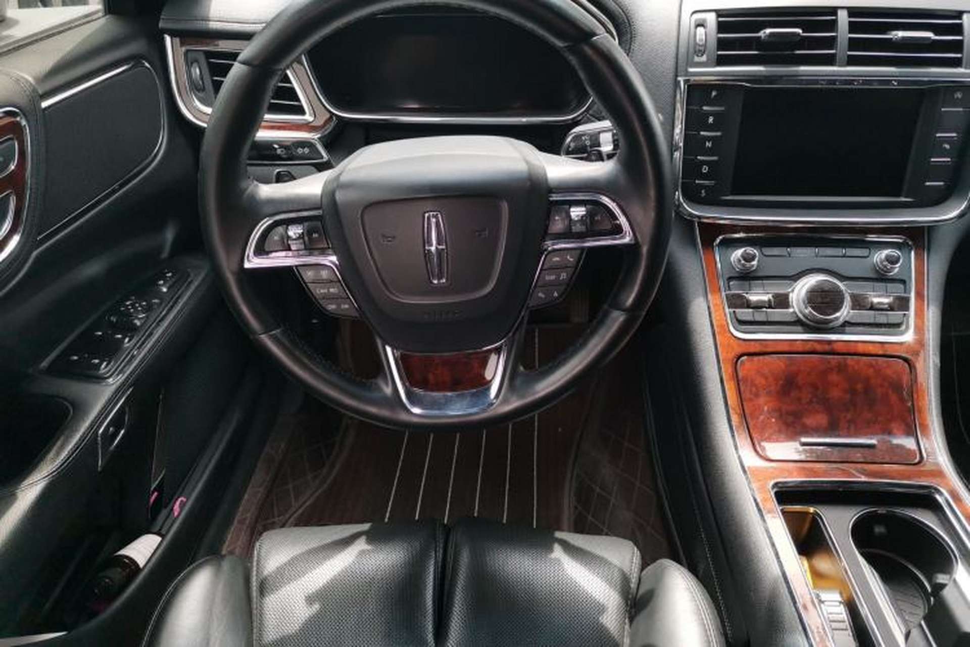 Used Lincoln Continental 2019 2.0T Two-Wheel Drive Luxury Edition China VI Standard Steering Wheel