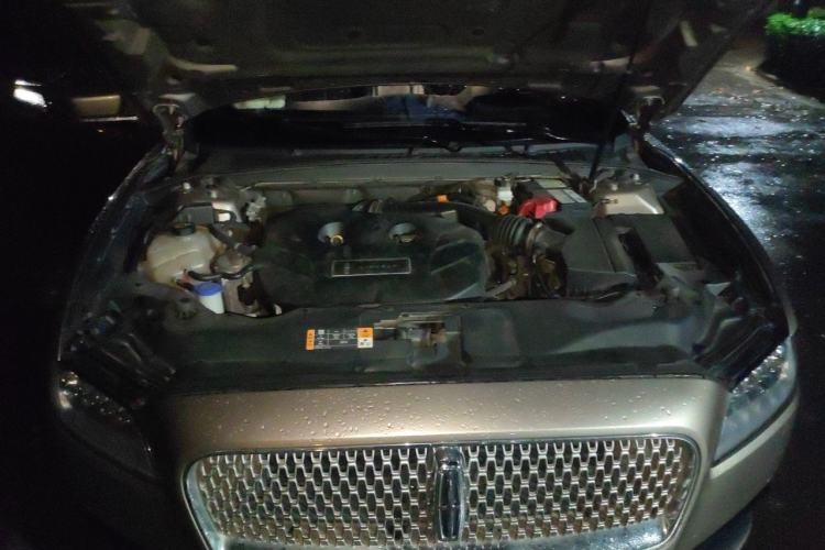 Used Lincoln Continental 2019 2.0T Two-Wheel Drive Prestige Version China VI Standard Engine Bay