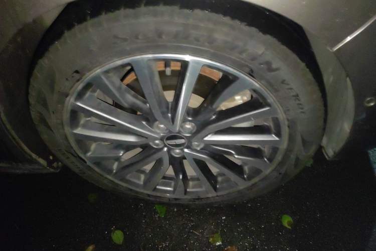 Used Lincoln Continental 2019 2.0T Two-Wheel Drive Prestige Version China VI Standard Right Front Wheel Hub