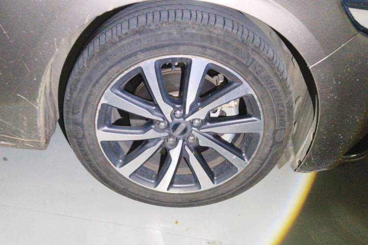 Used Lincoln Continental 2019 2.0T Two-Wheel Drive Luxury Edition China V Standard Right Front Wheel Hub