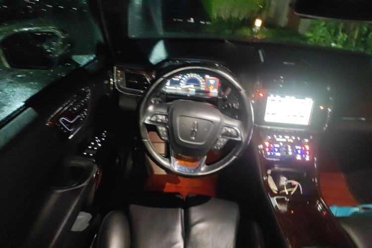 Used Lincoln Continental 2019 2.0T Two-Wheel Drive Prestige Version China VI Standard Steering Wheel