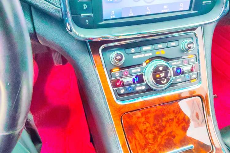 Used Lincoln Continental 2019 2.0T Two-Wheel Drive Luxury Edition China VI Standard Audio And AC Panel